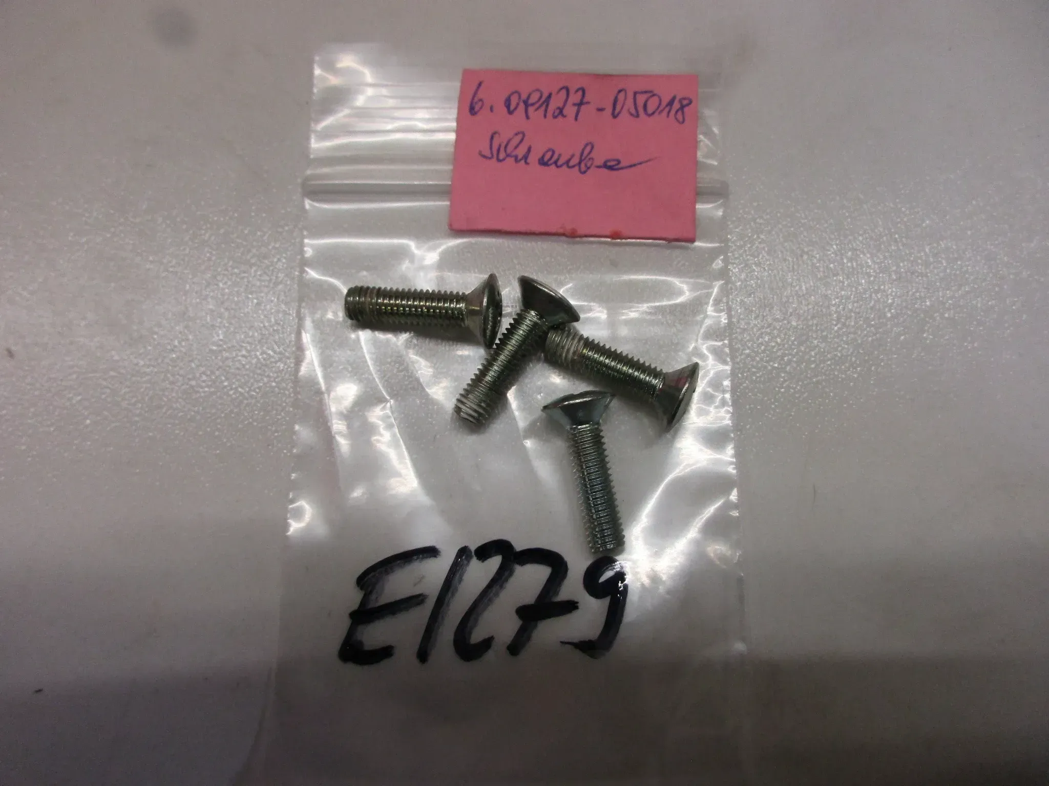 E1279 Suzuki VS 800_1400 Intruder Schrauben Rahmen M5 x 20 mm Verkleidung 09127-05018 bolt - Bild 1