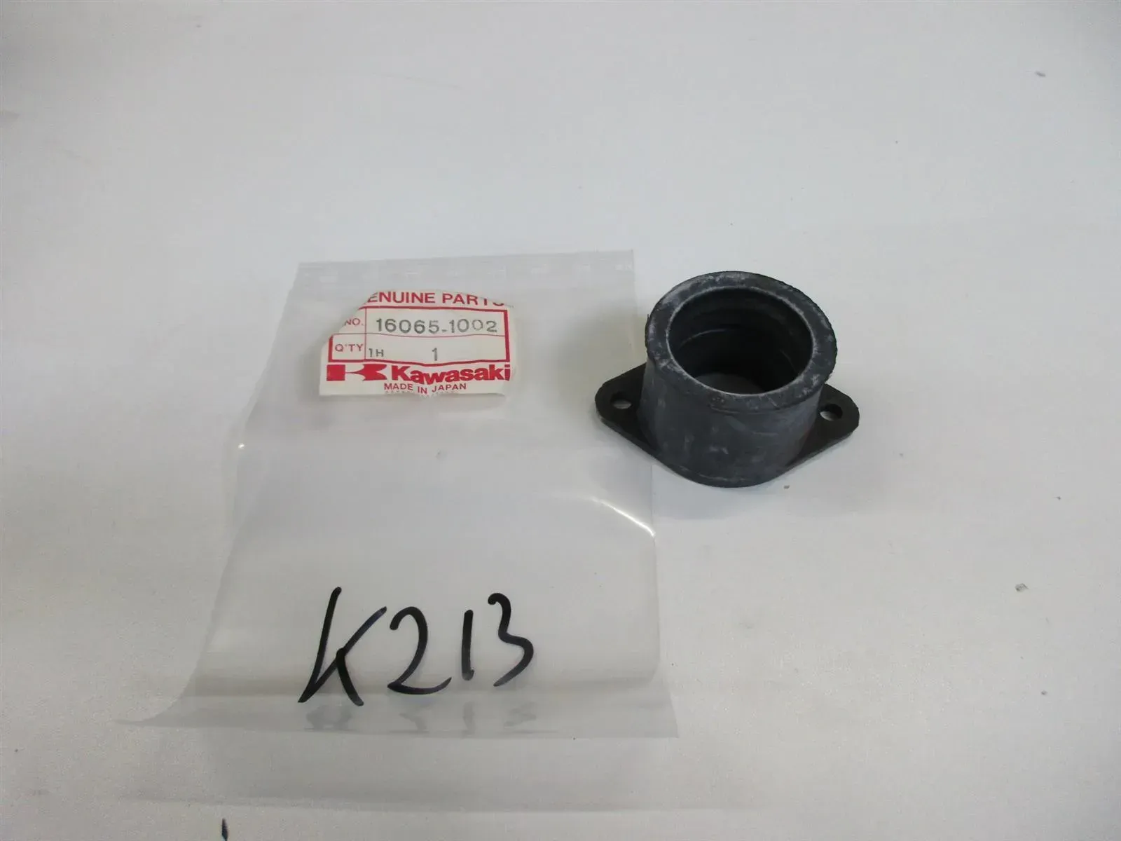 K213 Kawasaki Z 400 B_C_H KZ 400 Ansaugsutzen Vergaser Vergasergummi 16065-1002 - Bild 1
