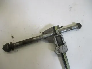 Honda CB 250 K 1 Bj.71 Schwingenachse 14 mm Achse axle swing arm Schmiernippel - Bild 1