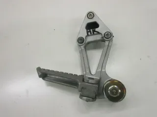 2. Kawasaki GPX 600 R ZX600A Fußraste hinten rechts Soziusraste Fussrastenhalter - Bild 1