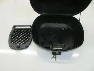 1. Kawasaki KLR 250 D KL Topcase mit Kofferhalter Koffer Gepäckkofer Givi - Bild 6