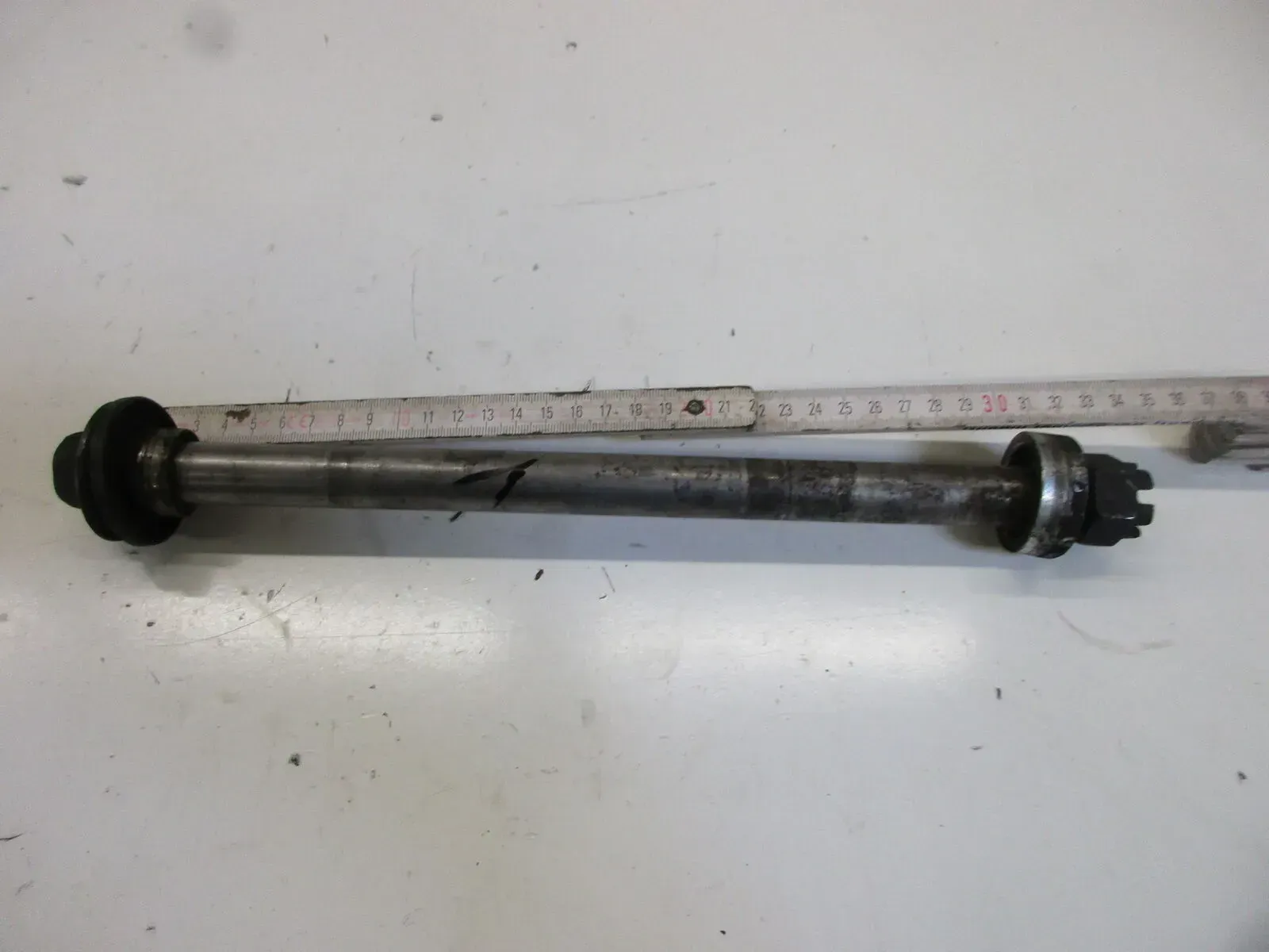 Kawasaki GPX 750 R ZX 750 F Steckachse (1) hinten 20 mm Achse Hinterrad Felge - Bild 1
