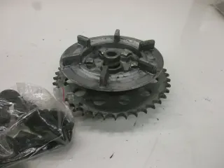 1. Suzuki GT 250 Ram Air Kettenradträger mit Ruckdämpfer Anfahrgummi Gummi - Bild 4