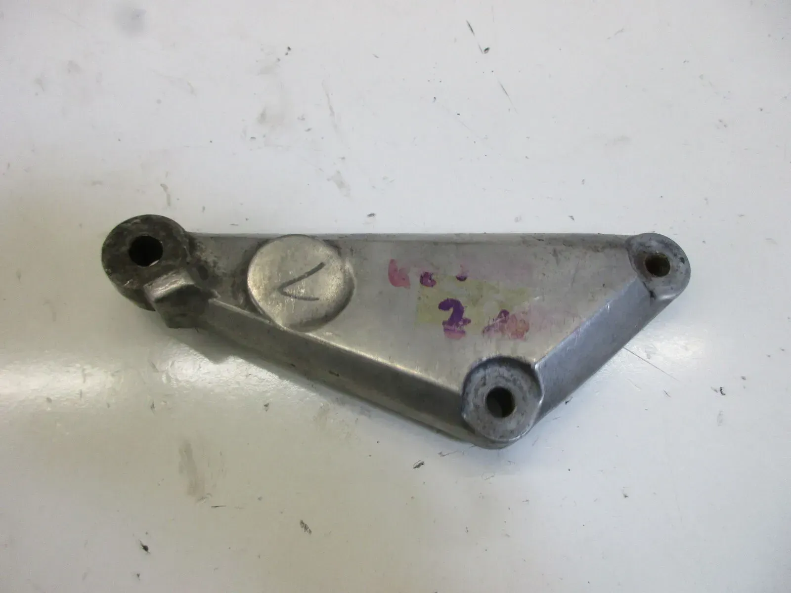 Kawasaki Z 1000 J KZT00J Fußrastenhalter links Fussraste Fußratsenbrücke - Bild 1
