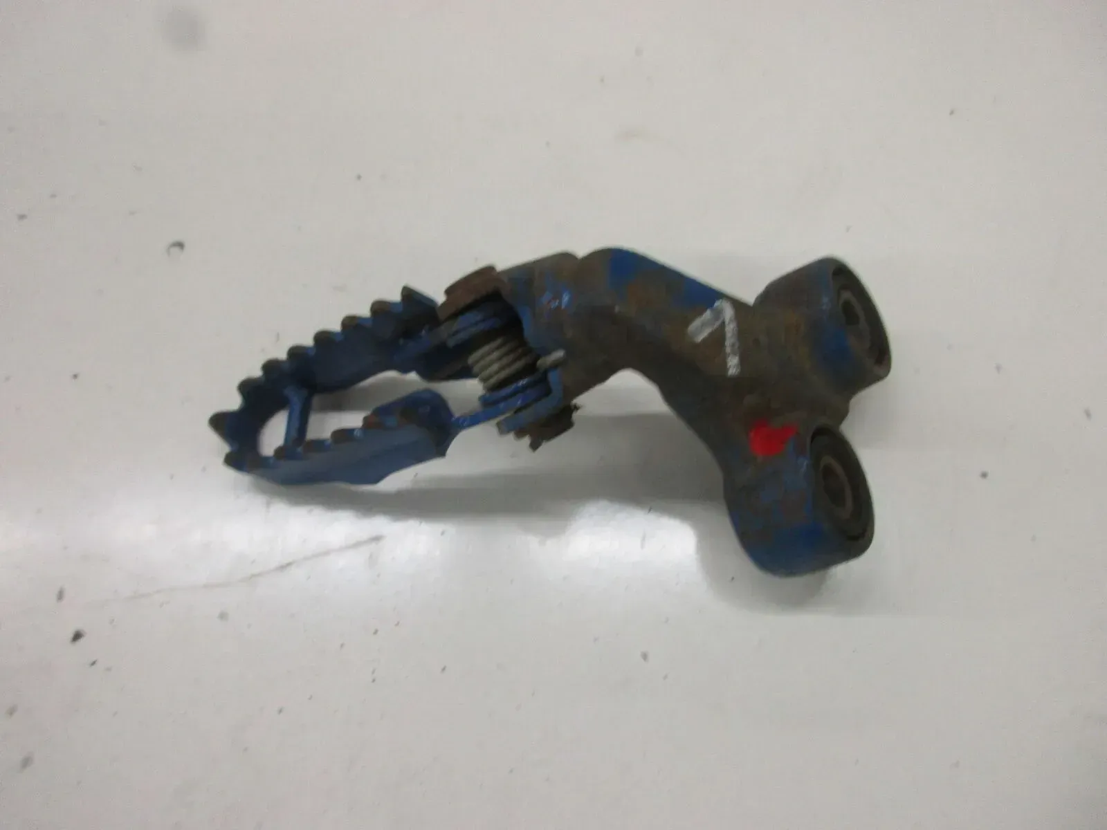 1. Suzuki DR 600 R SN 41 A Fußraste 1 vorne links Fußrastenhalter Fußrastenbrück - Bild 1