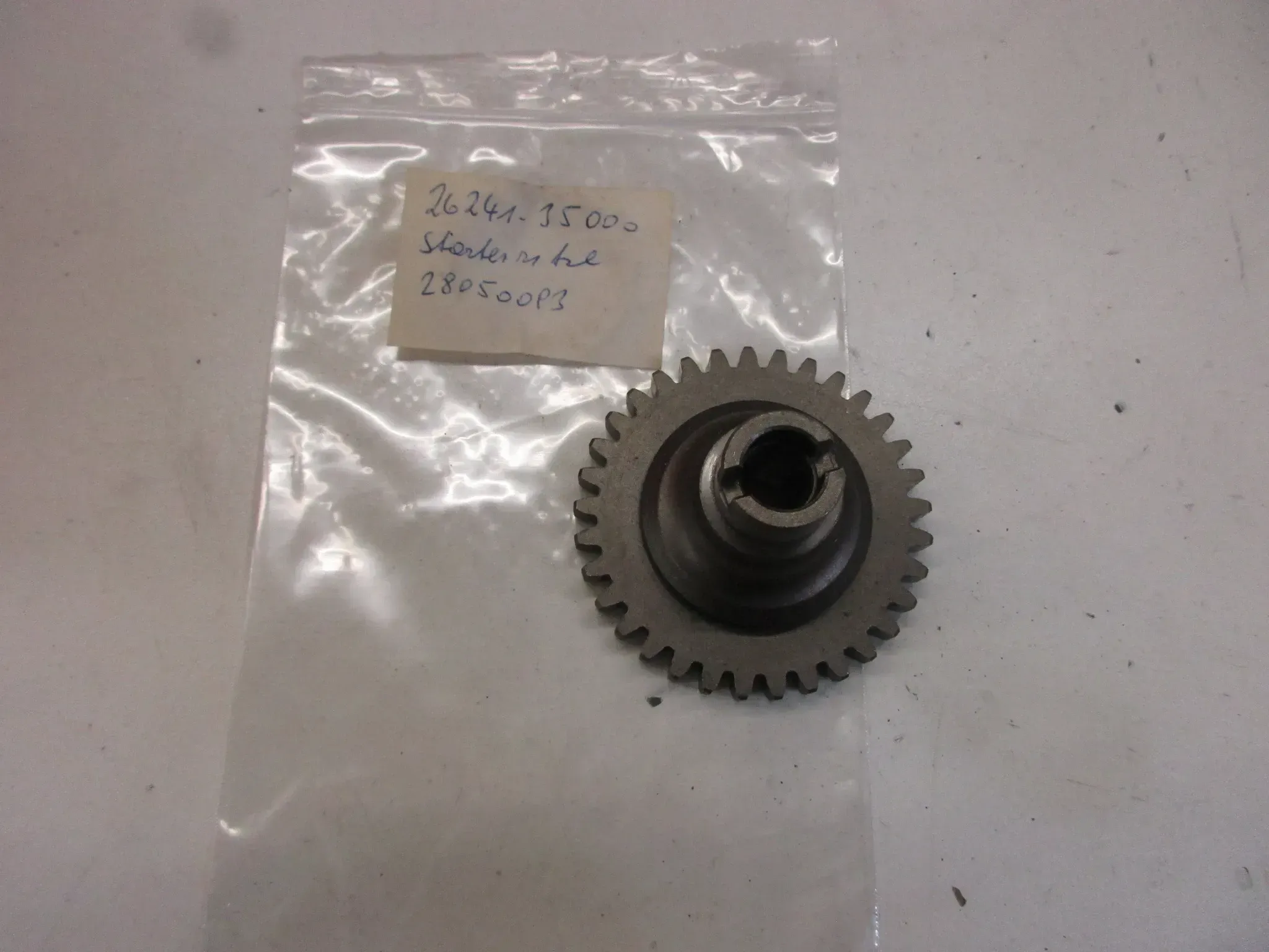 E1010. Suzuki RV 50 Antriebsritzel Kickstarter 26241-35000 Starterritzel Motor - Bild 1