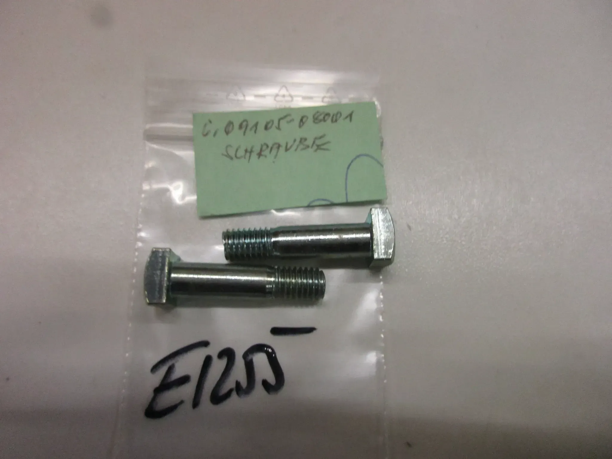 E1255 Suzuki AP 50 Schraube Bolzen 09105-08001 Felge hinten M8 mm Hinterrad - Bild 1