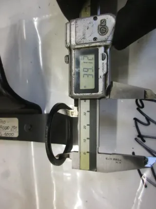 E1549. Suzuki GS 1000 Lampenhalter 51540-49000-291 vorne links Scheinwerferhalter - Bild 6