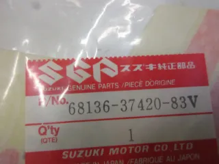 E1931. Suzuki DR 500 S Aufkleber Dekor 68136-37420-83V Verkleidung Emblem Logo - Bild 4