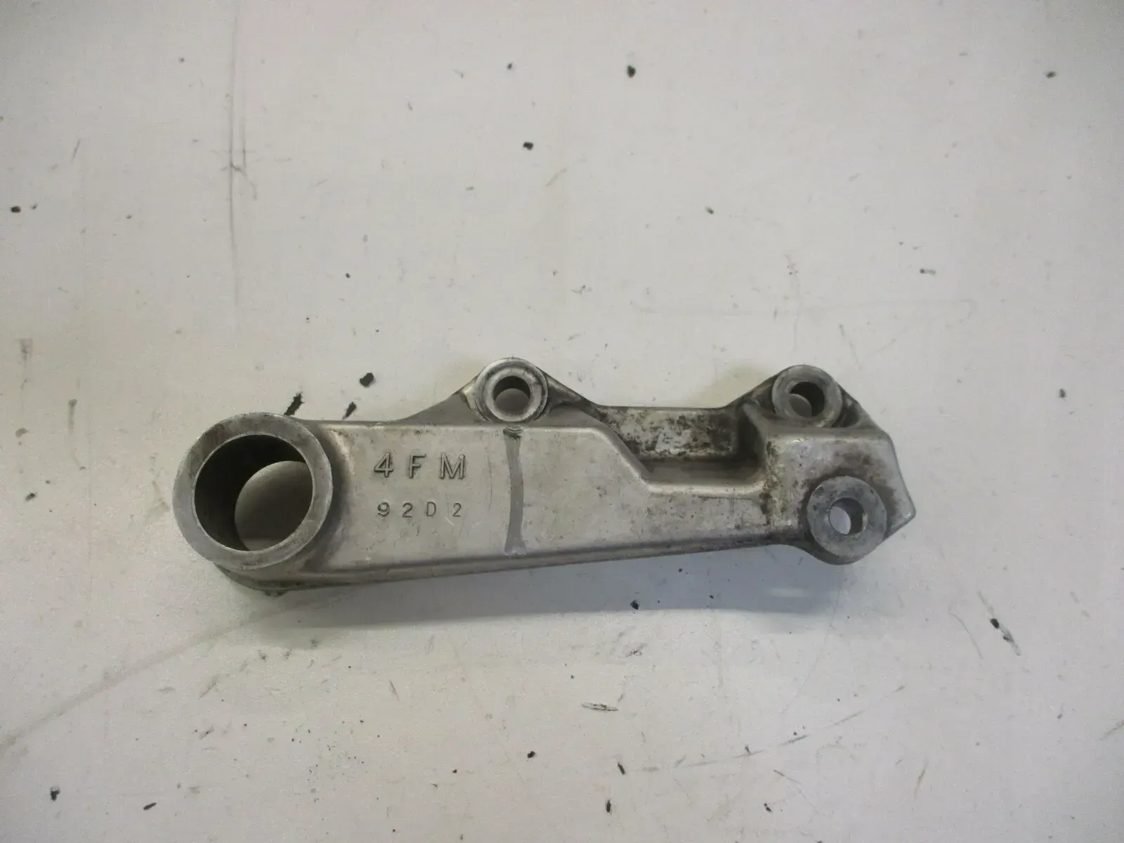 1. Yamaha YZF 750 R 4HN SP Bremssattelhalter hinten rechts für Bremssattel - Bild 1