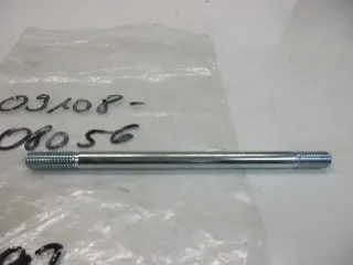 A392. Suzuki GT 250 Stehbolzen Schraube Motor M8 x 120 Zylinder 09108-08056 - Bild 2