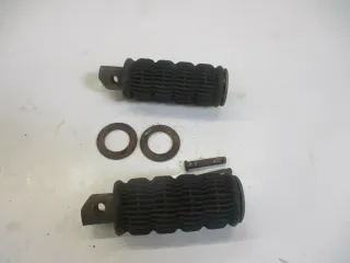 3. Suzuki GS 550 E Fußraste hinten rechts links mit Stifte Fußrastensatz - Bild 1