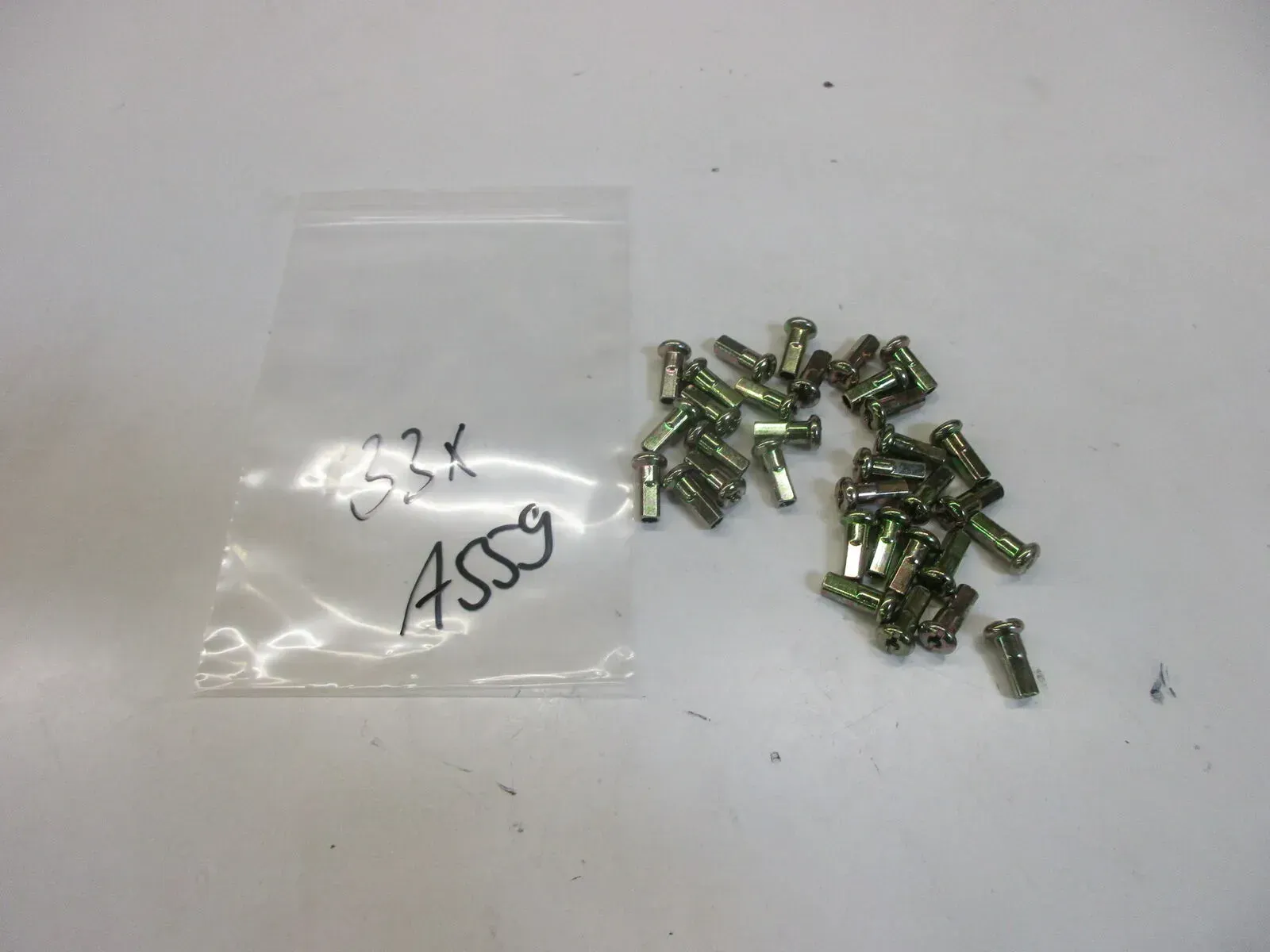 A559. Suzuki Speichennippel Felge Speichenfelge Speiche Nut Nippel Original - Bild 1