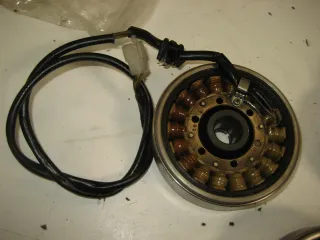 HONDA VF 750 LICHTMASCHINE KOMPLETT GENERATOR POLRAD STATOR MIT ROTOR      4 - Bild 1