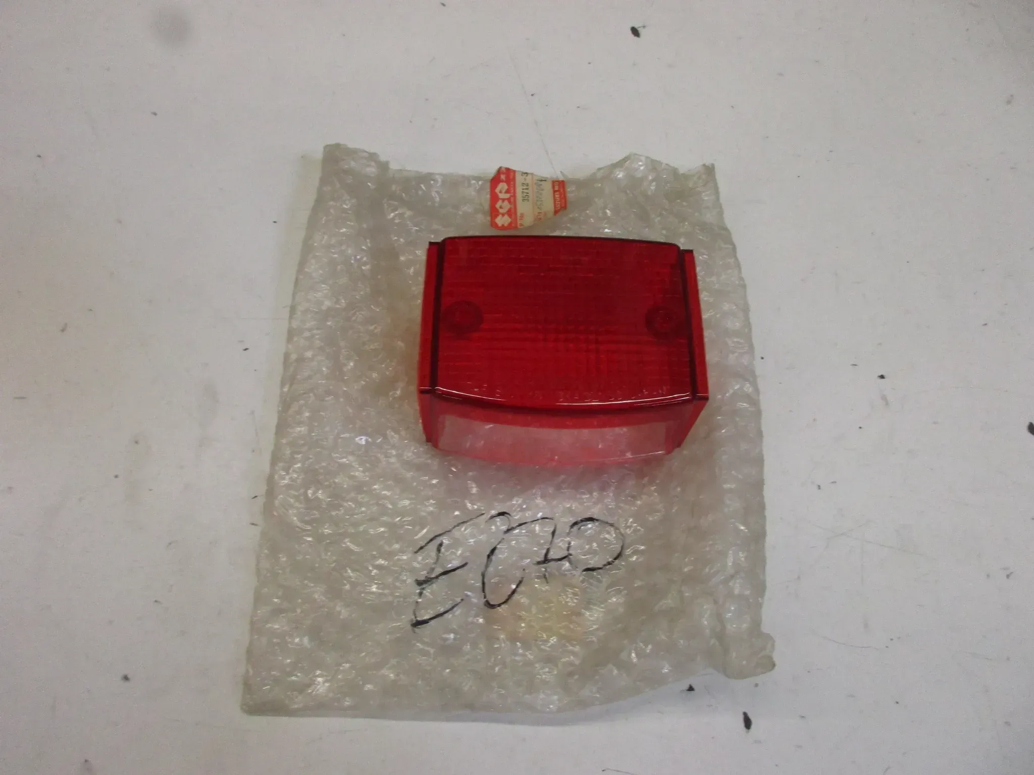 E270. Suzuki DR 500 S Ersatzglas 35712-37471 Bremslicht Rückleuchte Rücklichtglas - Bild 1