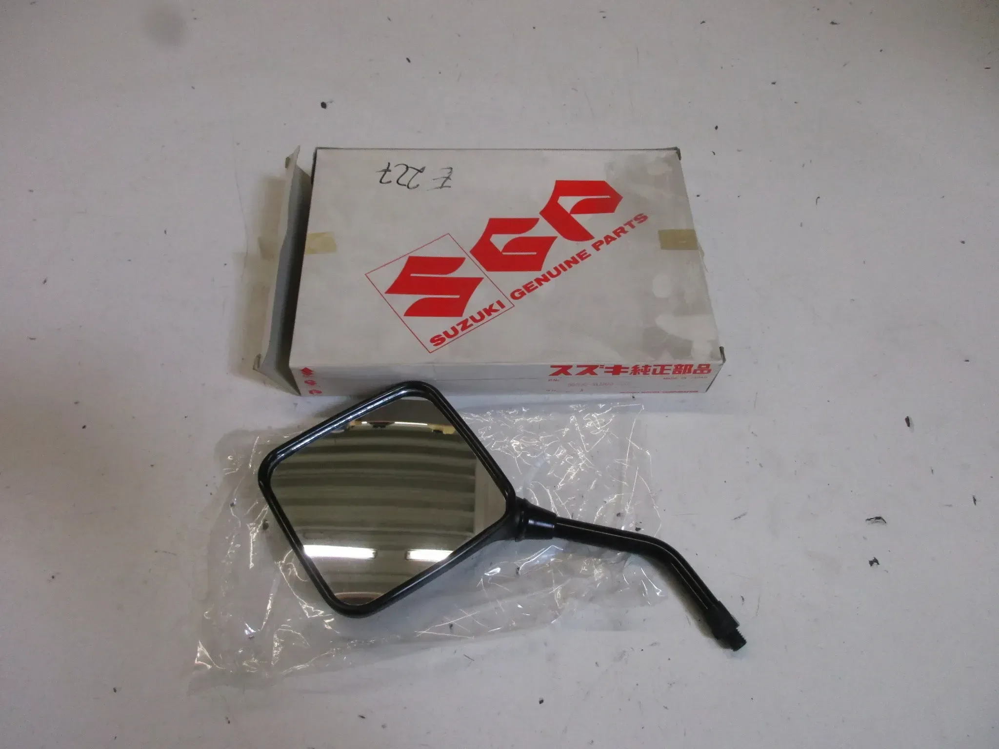 E227. Suzuki DR 800 S Big Spiegel links 56600-31D00 Seitenspiegel Rückspiegel - Bild 1