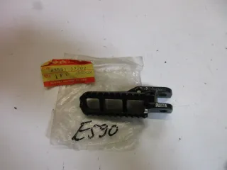 E590. Suzuki DR 100_250 Fußraste vorne rechts 43551-37202 Fussraste footrest - Bild 3