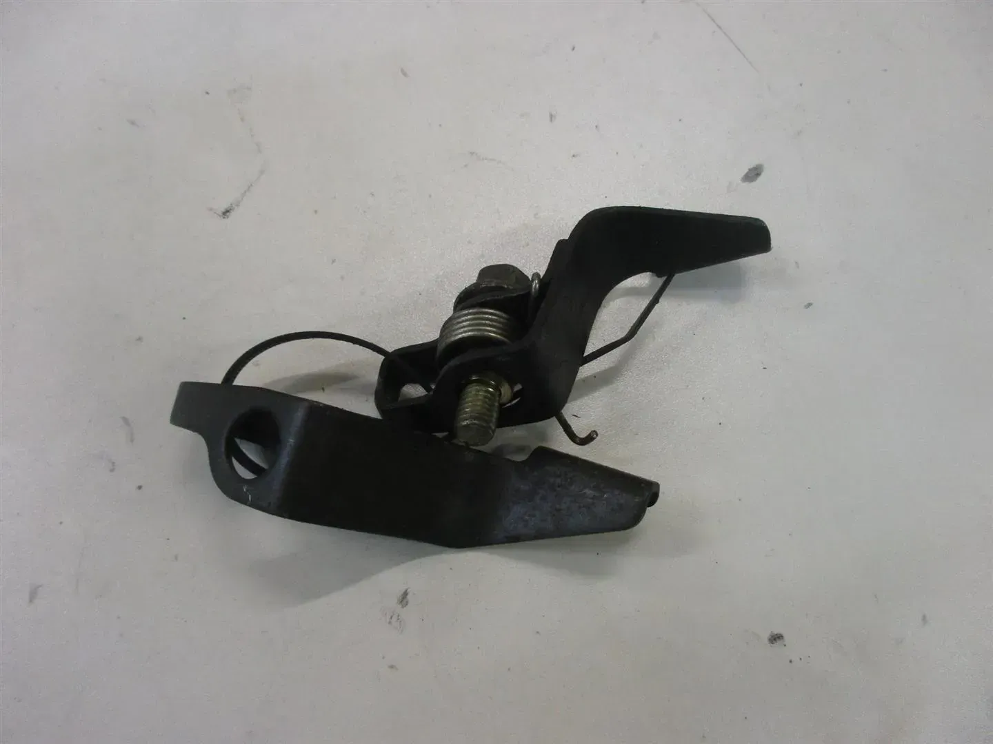2. HONDA CB 250 N_T SITZBANKVERRIEGELUNG SITZBANK VERSCHLUSS HALTER RIEGEL - Bild 1