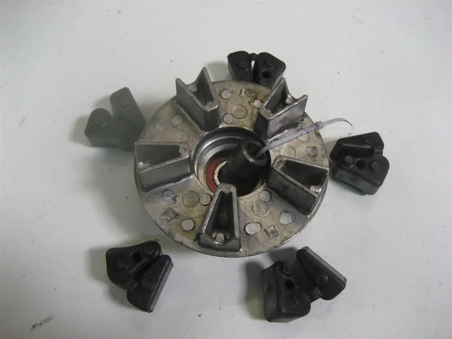 1. HONDA CBR 1000 F SC21 KETTENRADTRÄGER MIT RUCKDÄMPFER ANFAHRGUMMI GUMMI - Bild 1