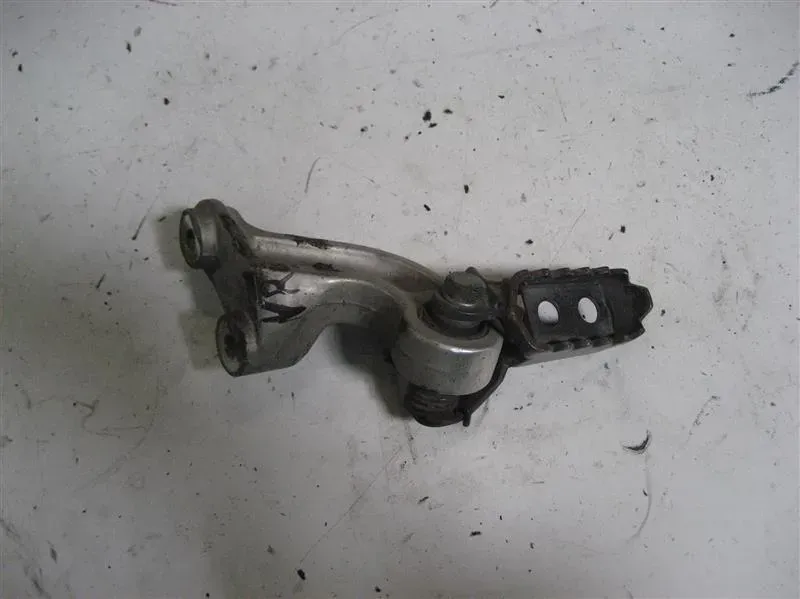 CAGIVA 500 T4R 350 FUßRASTE VORNE RECHTS MIT FUßRASTENHALTER - Bild 1