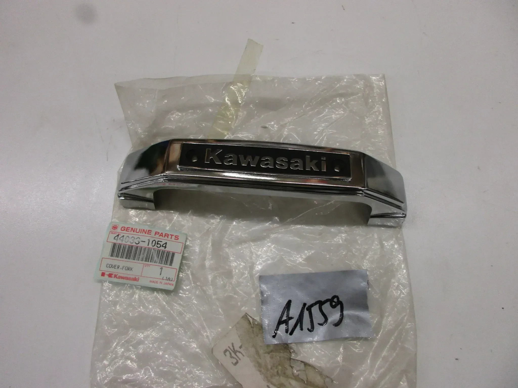 A1559 Kawasaki GPZ 550 A UT Gabelblende Verkleidung vorne 44033-1054 - Bild 1