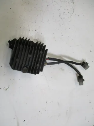 2. Honda FT 500 PC07 Flat Track #2 Spannungsregler Lichtmaschine Regler Gleichrichter - Bild 1