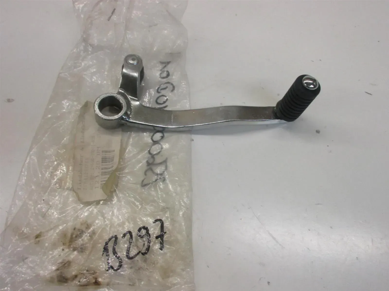 B297. Suzuki GSF 600 S Schalthebel Ganghebel Gangschaltung gear 25600-10D01 - Bild 1
