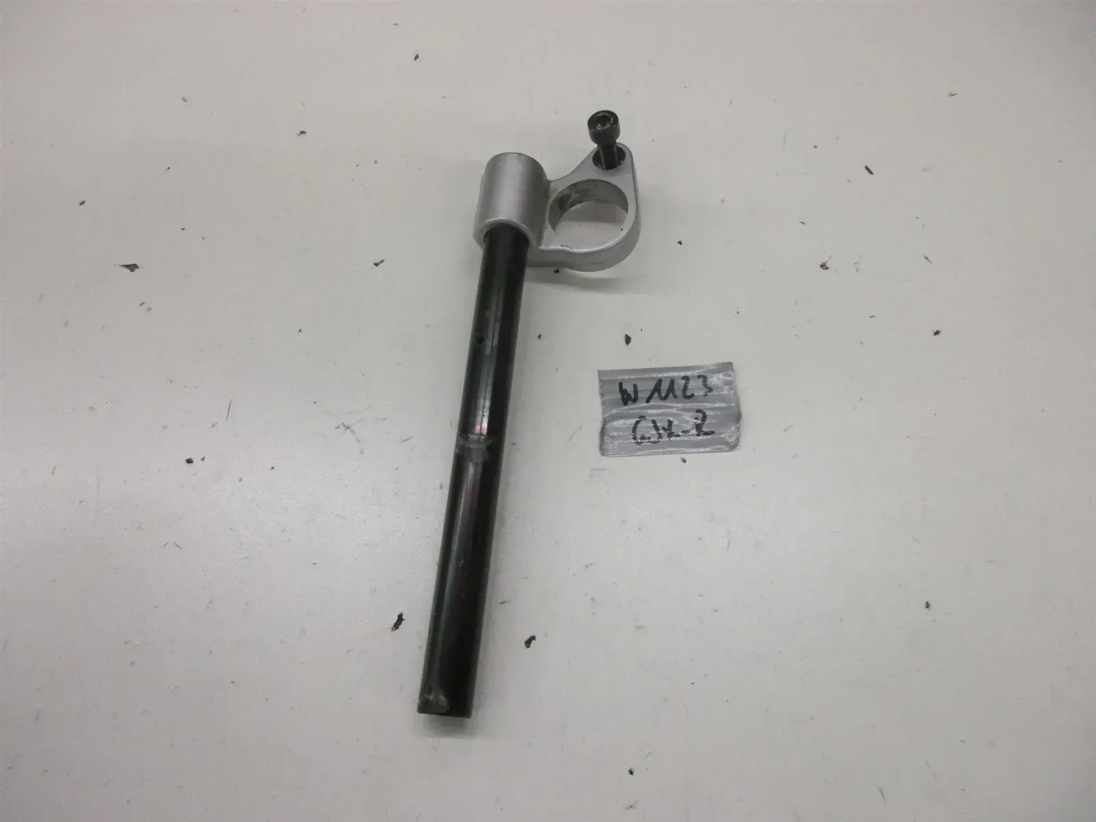 W1123. Suzuki GSX 600 F GN72B Lenkerstummel links Lenker Stummellenker - Bild 1