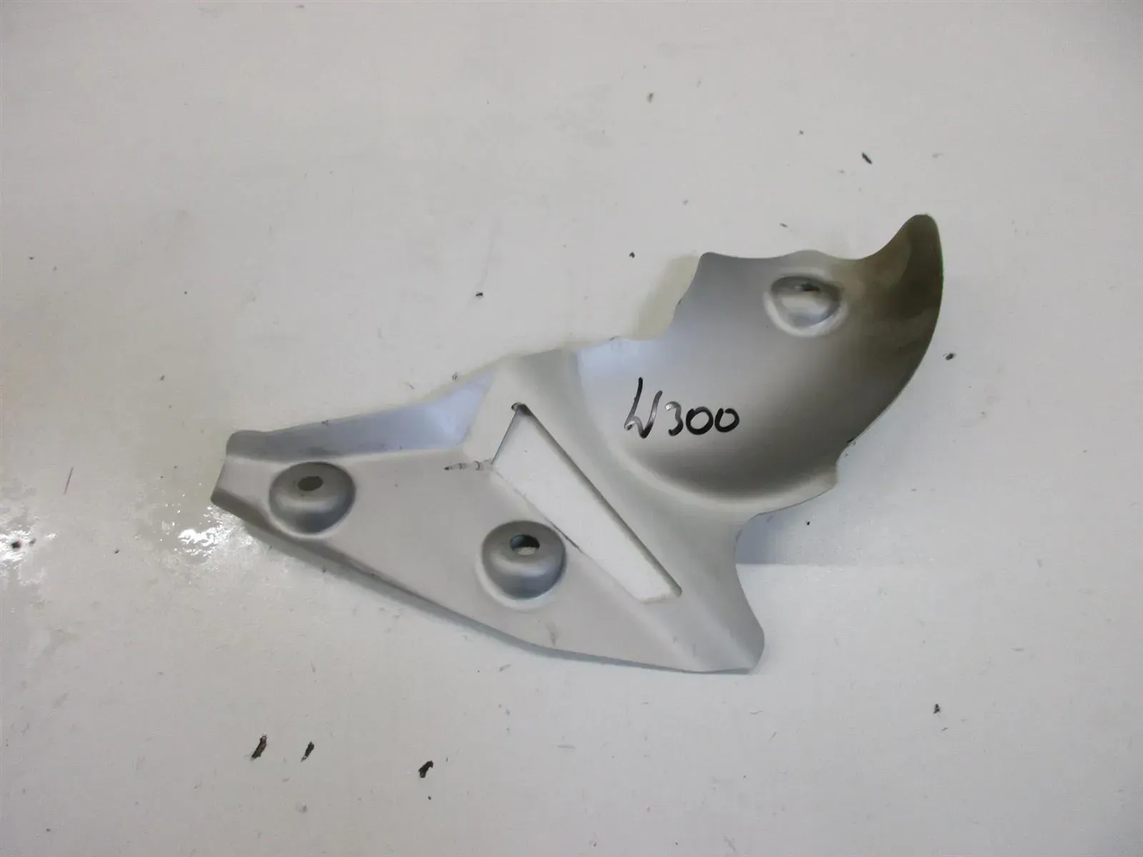 W300. Ducati Hitzeschutz Hitzeblech Auspuff Krümmer Blende Muffler - Bild 1