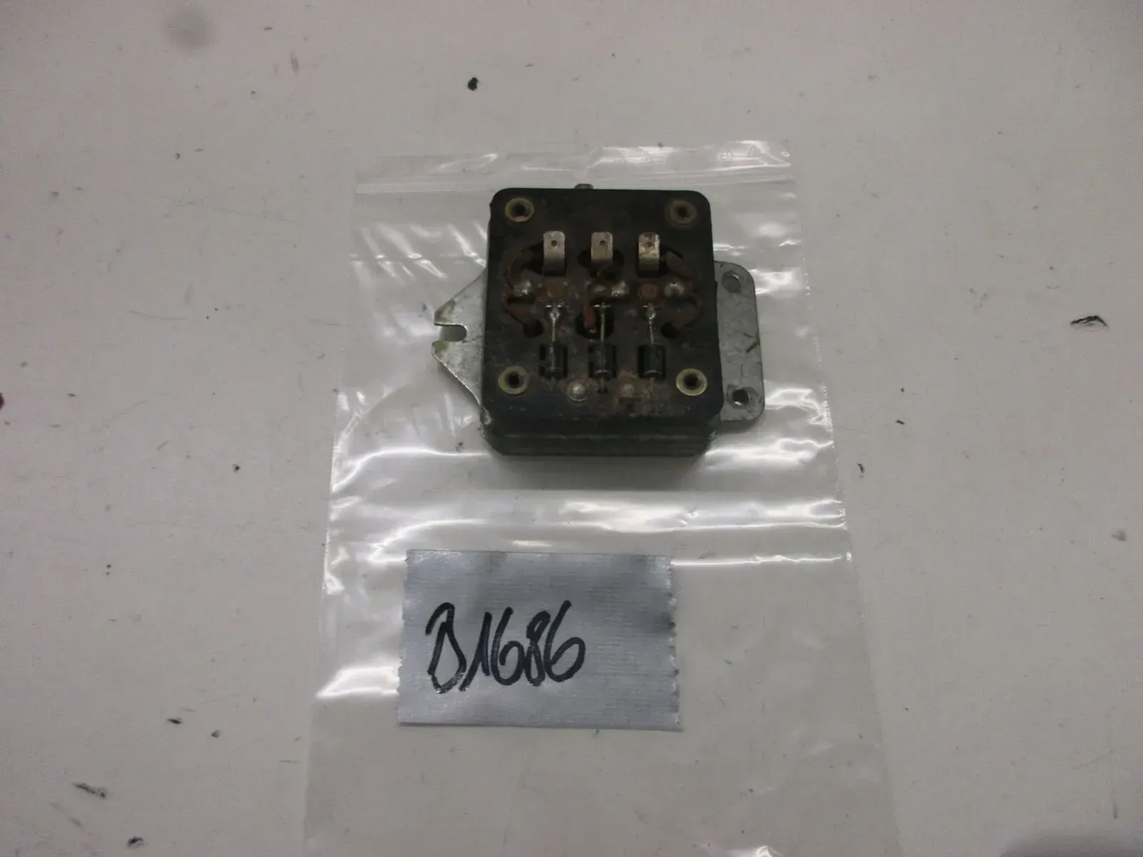 Spannungsregler B1686 MZ TS 250 Gleichrichter 200V Lichtmaschine 9045.2-300 - Bild 1