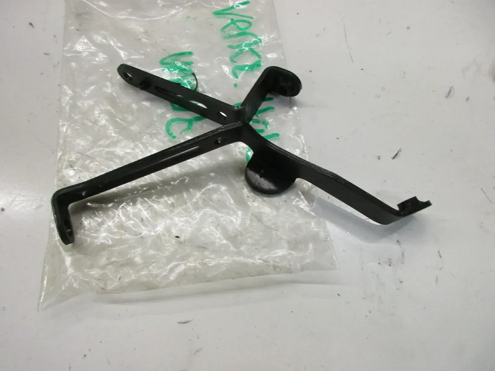 Kawasaki ER-6 F ABS EX650E Verkleidungshalter vorne unten Verkleidung Träger - Bild 1