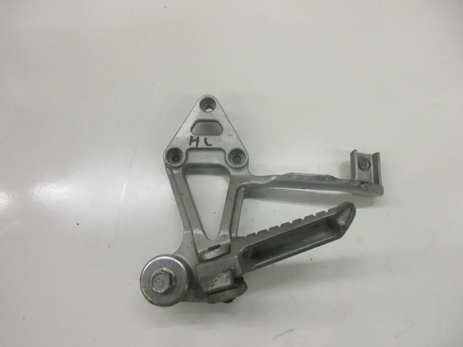 4. Kawasaki GPX 600 R ZX600A Fußraste hinten links Soziusraste Fussrastenhalter - Bild 1