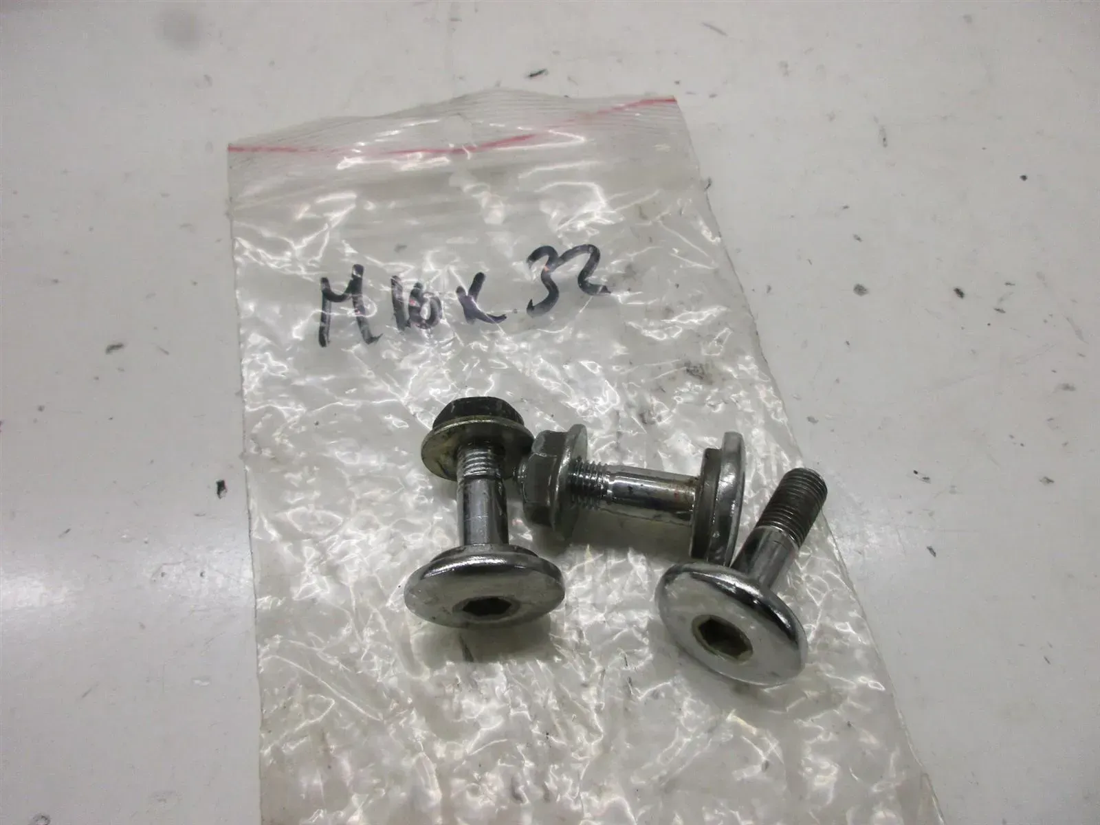 Suzuki GSX 550 ES GN 71 D Schraube Bolzen Rahmen Motor M 10 mm Verkleidung - Bild 1