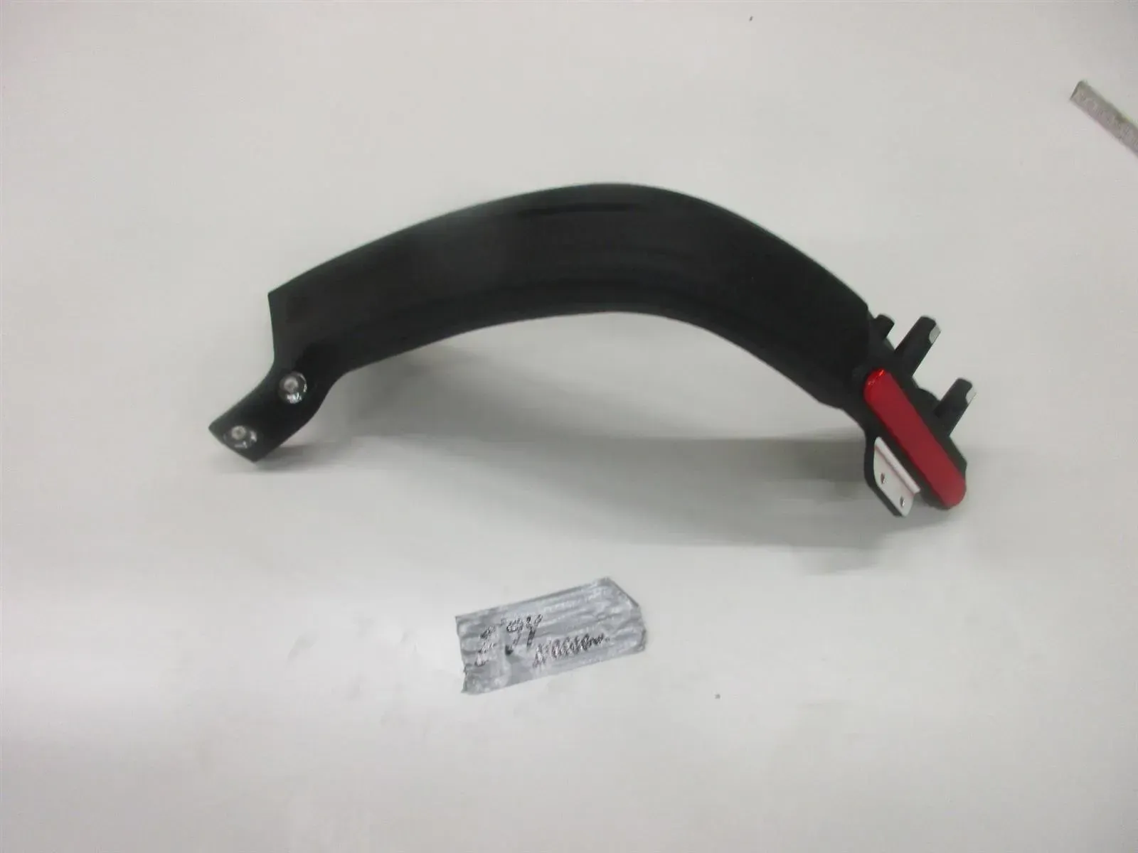 Heckteil Kennzeichenhalter Rahmen E94. Harley Davidson Softail FXDR Träger links - Bild 1