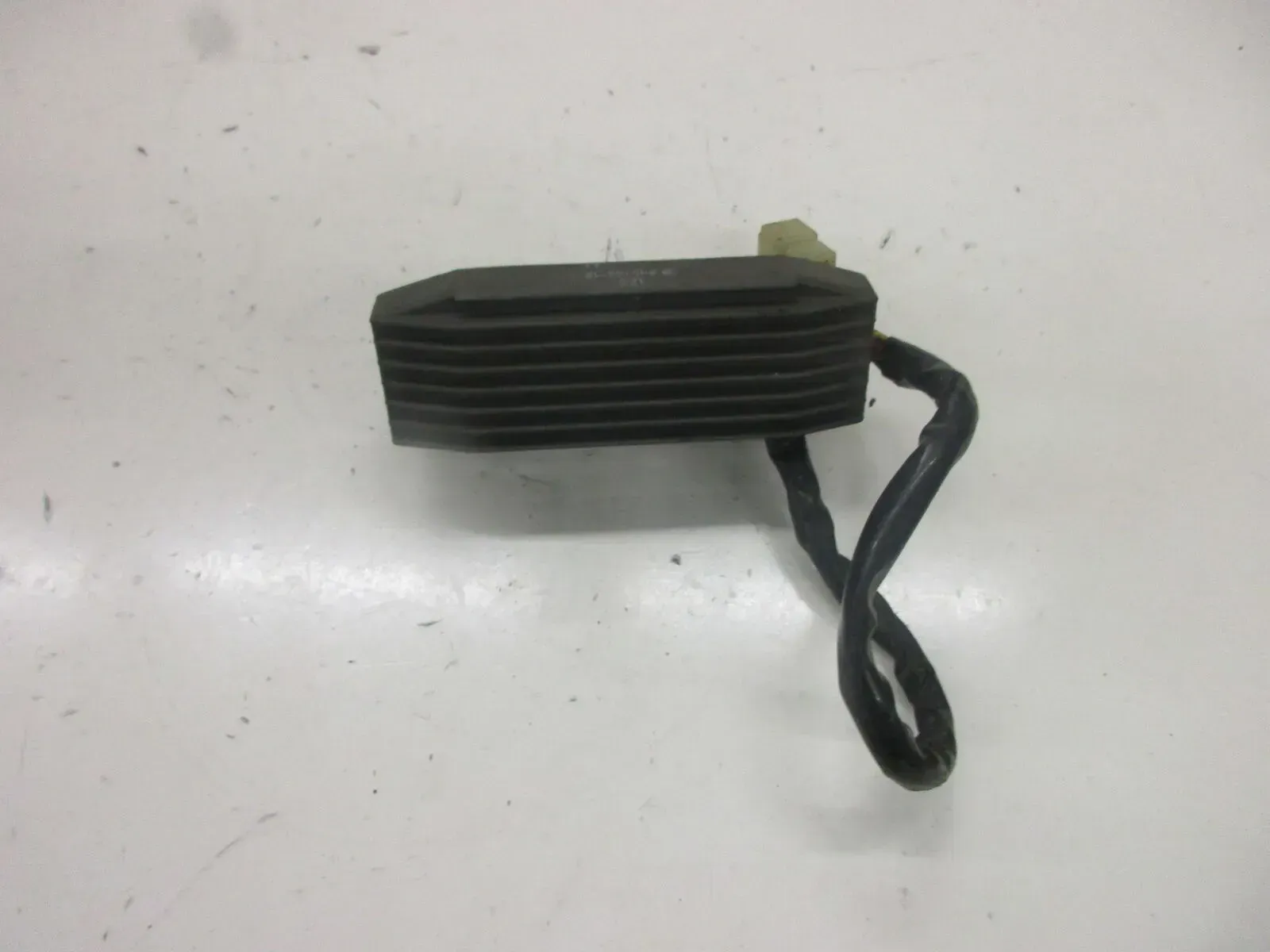 Suzuki DR 650 R SP 44 B Spannungsregler Gleichrichter Lichtmaschine SH576-12A - Bild 1