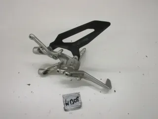 W1308. Ducati 899_1199 Fußraste vorne rechts Fußrastenhalter Bremspedal 82431871 - Bild 4