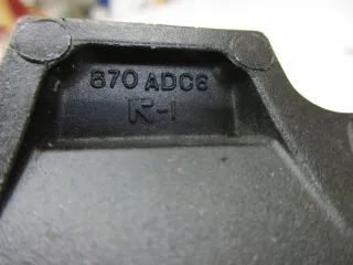 W1336. Suzuki GSX-R 1000 K9 Fußraste hinten rechts Soziusraste Fußrastenbrücke - Bild 4