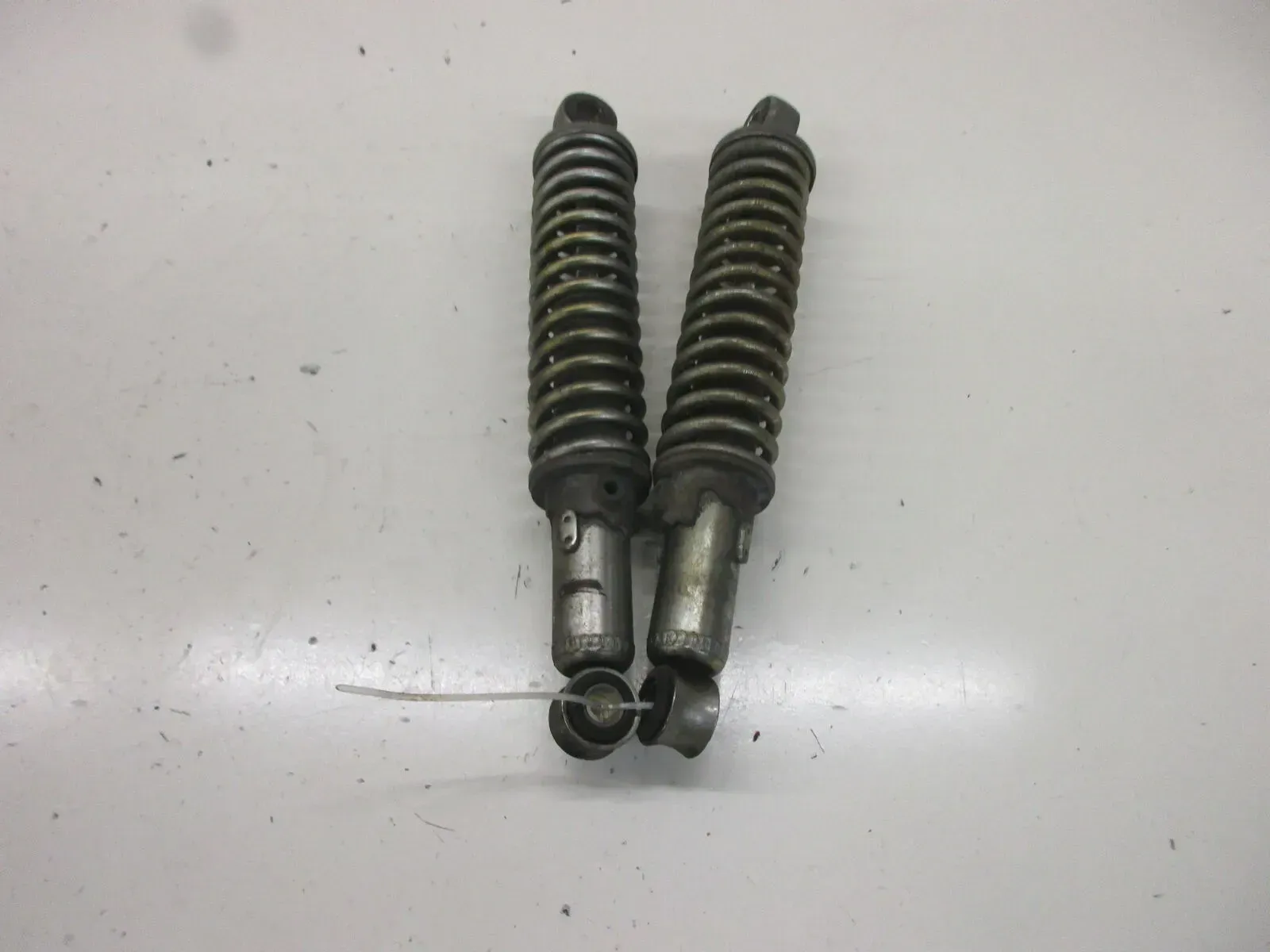 Suzuki GT 200 Typ X5 Federbein Dämpfer Stoßdämpfersatz Stoßdämpfer shock absorbe - Bild 1