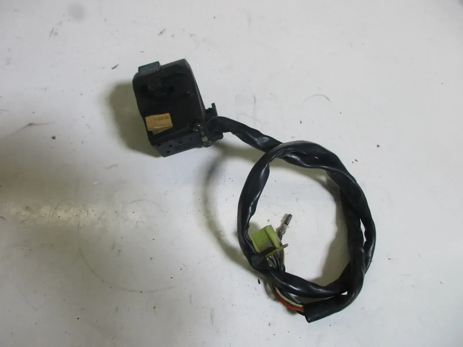 7. Suzuki GSX 600 F GN 72 B Lenkerschalter links (1) Lenkarmatur Lenker switch - Bild 1