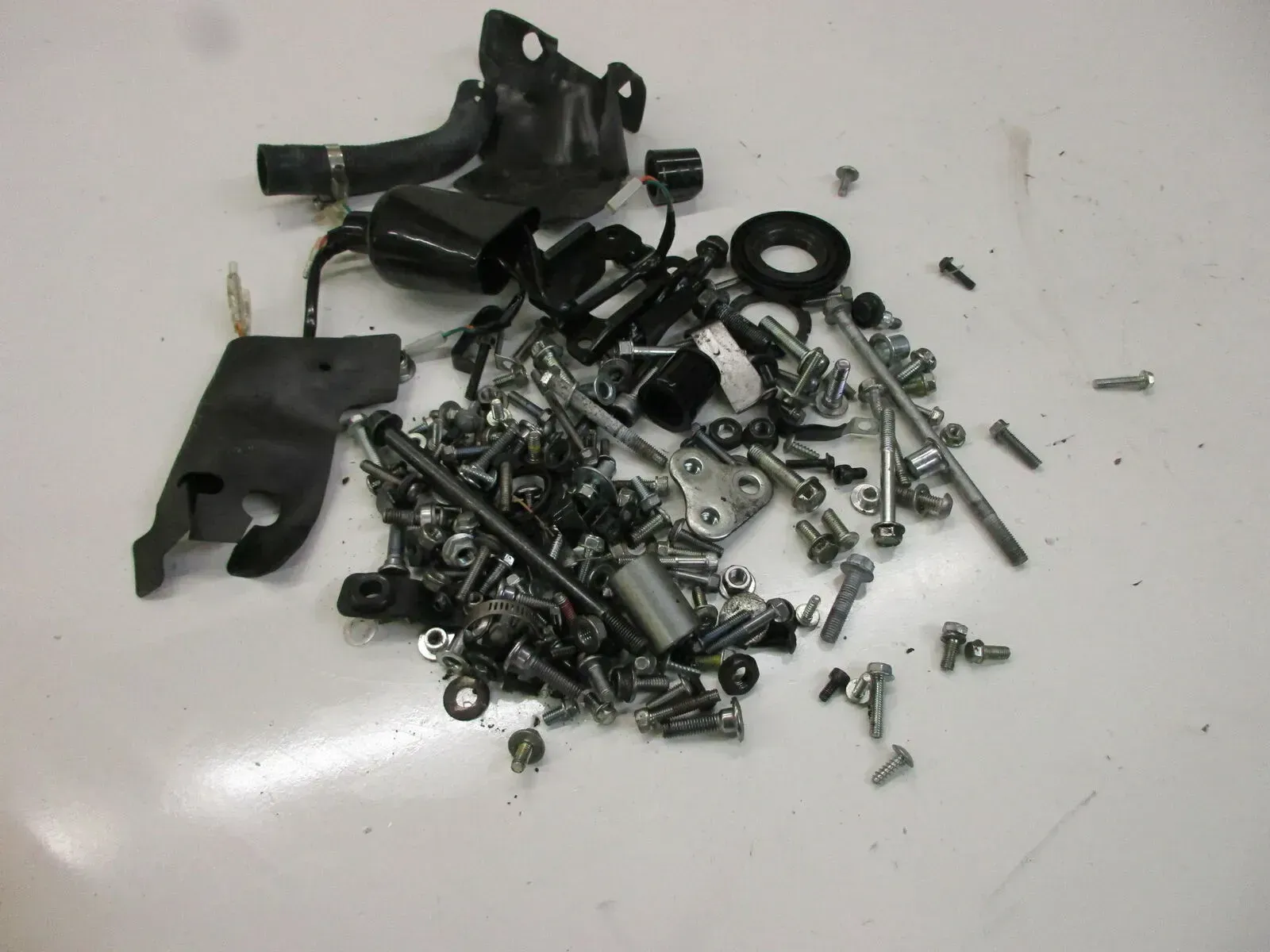 Kawasaki ER-6 F ABS EX650E Kleinteile Konvolut Schraubensatz Rahmen Schraube - Bild 1