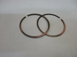 S116 Suzuki RM 100 Kolbenringe Übergröße 0.25 Original Kolben 12140-41610-025 - Bild 2
