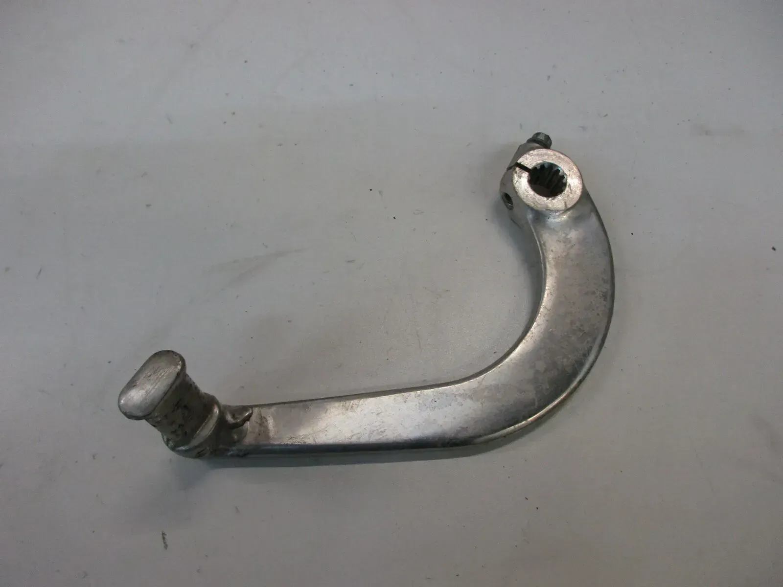 O2. Suzuki GSX 600 F GN72B Bremspedal unten Bremshebel Hebel Bremse brake - Bild 1