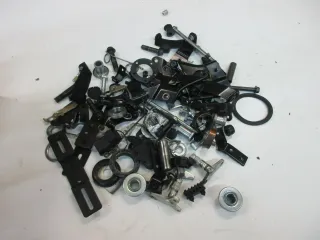 O2. Suzuki GSX 600 F GN72B Schraubensatz Kleinteile Halter Konvolut Rahmen - Bild 1
