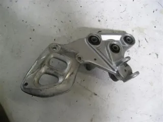 1. SUZUKI GSX 1300 R HAYABUSA GSX-R FUßRASTENHALTER FÜR FUßRASTE VORNE RECHTS - Bild 1
