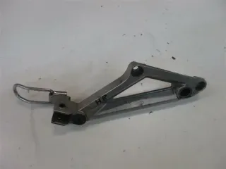 HONDA VF 750 S RC07 FUßRASTENHALTER FÜR FUSSRASTE HINTEN RECHTS SOZIUSRASTE - Bild 1