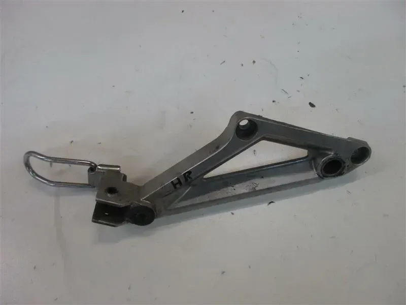 HONDA VF 750 S RC07 FUßRASTENHALTER FÜR FUSSRASTE HINTEN RECHTS SOZIUSRASTE - Bild 1
