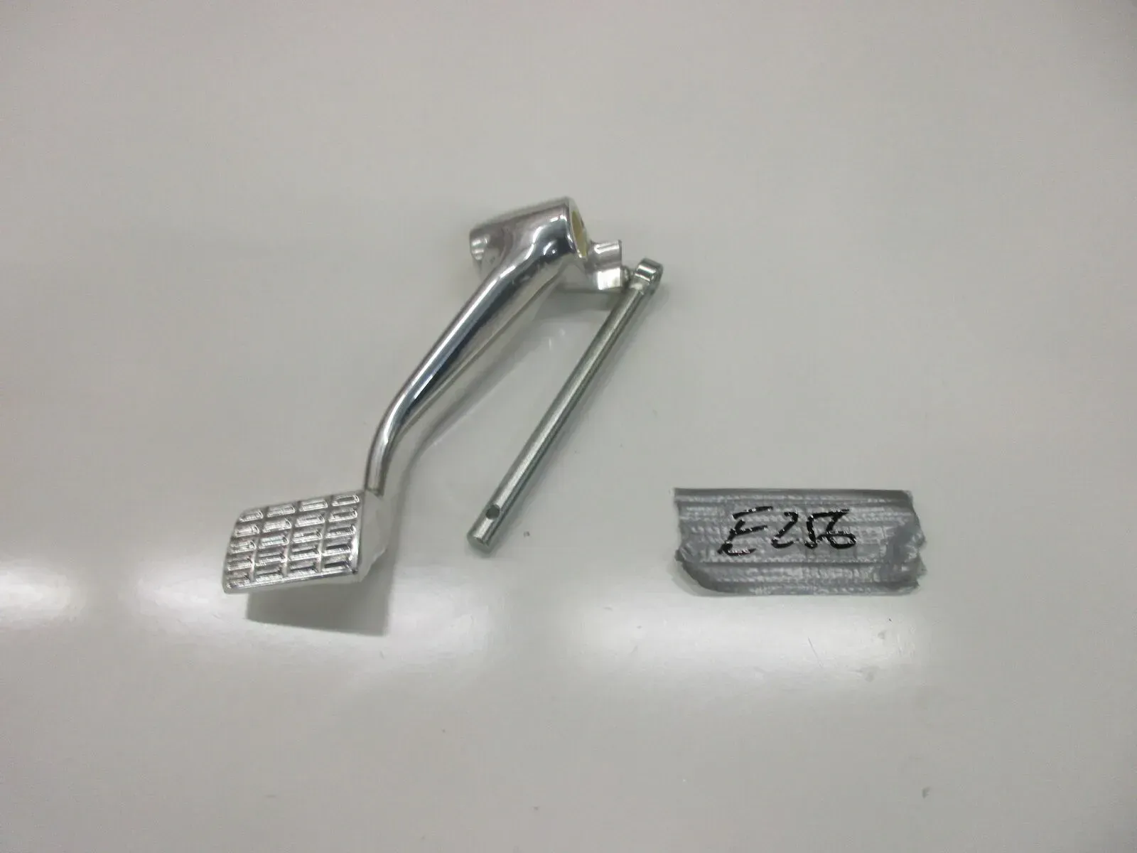 Bremspedal unten Bremse E256. Harley Davidson XL 1200 C Bremshebel brake - Bild 1