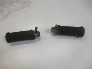 Suzuki TS 50 XK / ER Bj.79 Fußraste hinten rechts links mit Bolzen Soziusfußrast - Bild 1