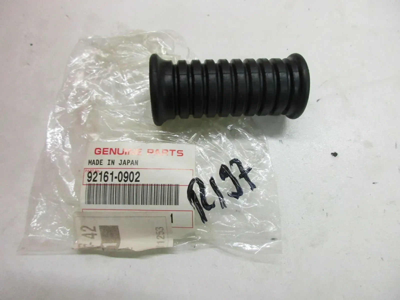 R197. Kawasaki W 800 Ersatzgummi für Fußraste hinten Fussrastengummi 92161-0902 - Bild 1