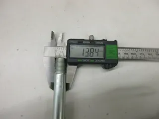 A190. Suzuki GSX 600 F Achse Schraube Schwingenachse Bolzen Schwinge 61211-19C00 - Bild 4